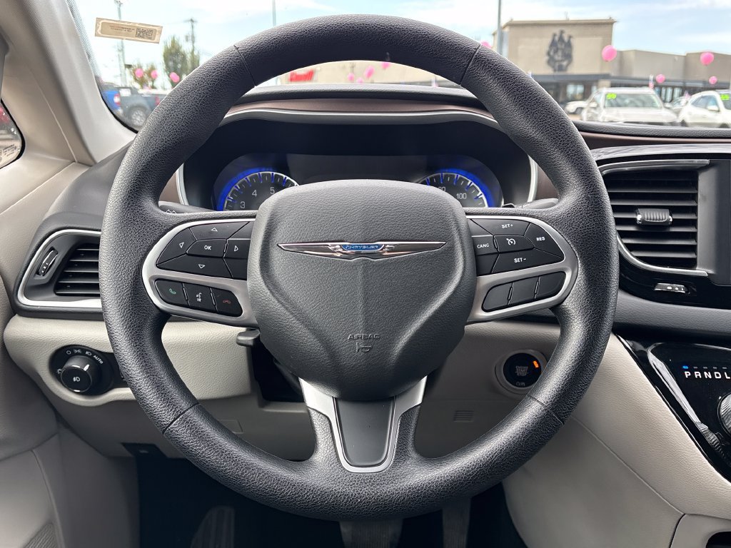 Used 2019 Chrysler Pacifica Touring Plus FWD image 18