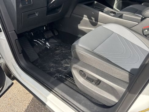 New 2026 Volkswagen Tiguan SE image 14