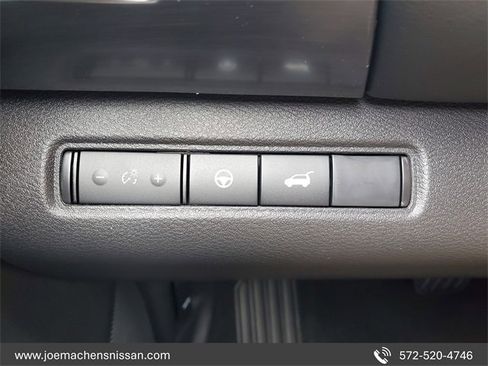 New 2025 Nissan Pathfinder SL image 24