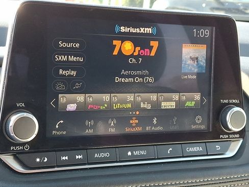 Used 2025 Nissan Rogue SV image 28