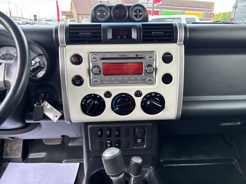 Used 2014 Toyota FJ Cruiser 4WD w/ Upgrade Package image 23