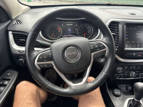 Used 2016 Jeep Cherokee Trailhawk w/ Comfort/Convenience Group AWD/4WD image 14
