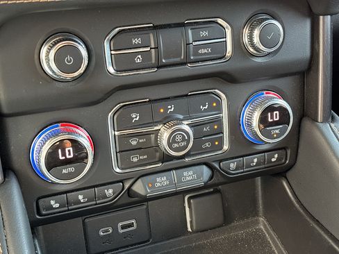 Used 2022 GMC Yukon AT4 AWD/4WD image 26