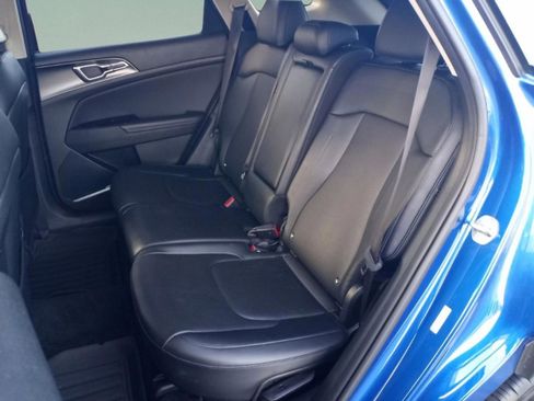 Used 2024 Kia Sportage EX image 23