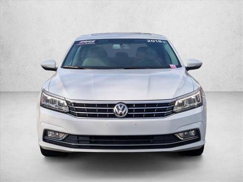 Used 2018 Volkswagen Passat 2.0T SE image 2