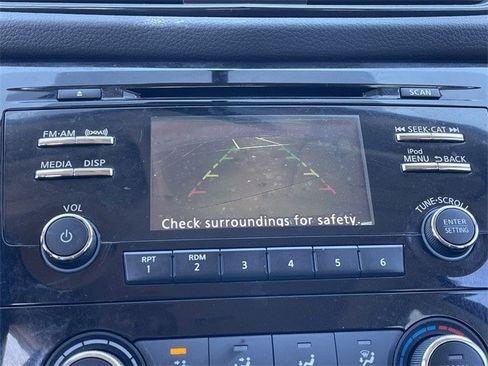 Used 2017 Nissan Rogue S image 18