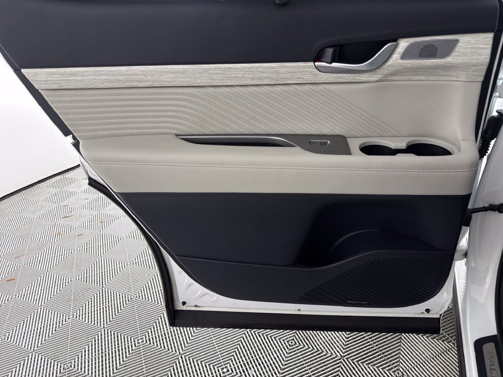 Used 2025 Hyundai Palisade Calligraphy FWD image 14