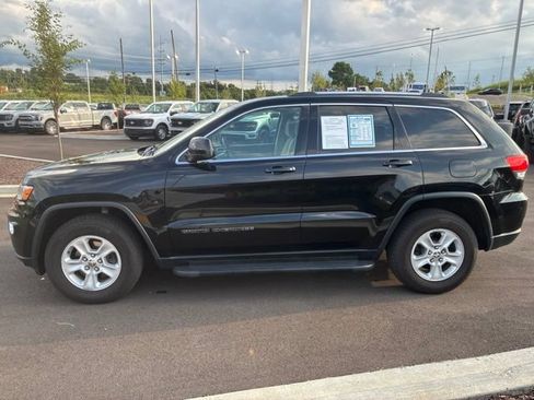 Used 2017 Jeep Grand Cherokee Laredo w/ Quick Order Package 23E AWD/4WD image 4