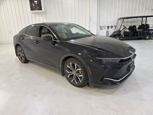 Used 2023 Toyota Crown Limited image 7