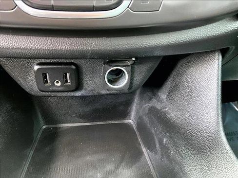 Used 2020 Chevrolet Traverse LT image 25