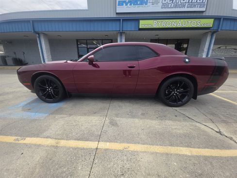 Used 2018 Dodge Challenger SXT w/ Blacktop Package RWD image 2