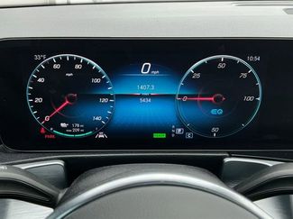 Used 2023 Mercedes-Benz EQB 300 4MATIC video 3