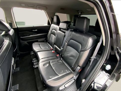 Used 2023 Nissan Pathfinder SL image 16