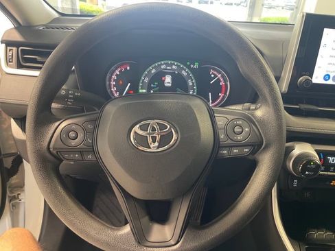 Used 2025 Toyota RAV4 XLE FWD image 8