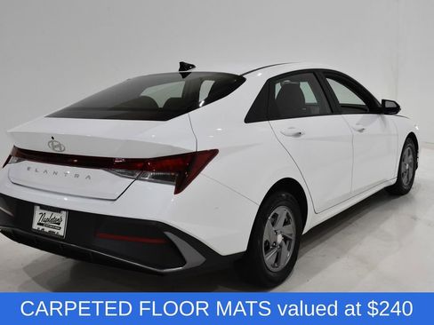 Used 2025 Hyundai Elantra SE FWD image 5