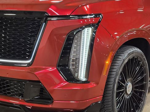 Used 2025 Cadillac Escalade V image 14