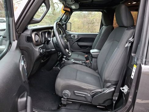 Used 2018 Jeep Wrangler Sport image 13