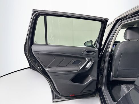 Used 2024 Volkswagen Tiguan SE image 25