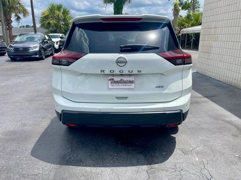 Used 2024 Nissan Rogue S AWD/4WD image 4