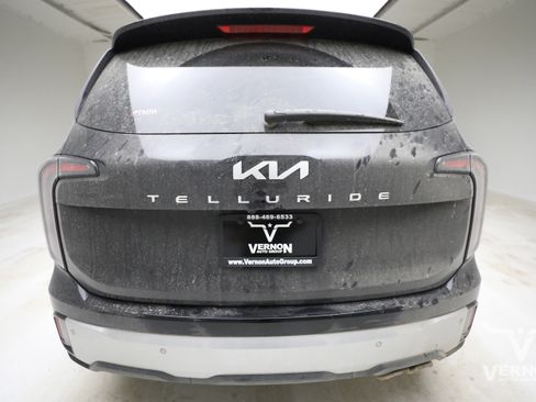 Used 2024 Kia Telluride EX w/ EX Captain's Chair Package FWD image 3