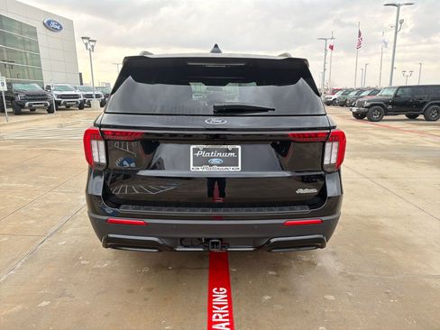 Certified 2025 Ford Explorer ST-Line image 4