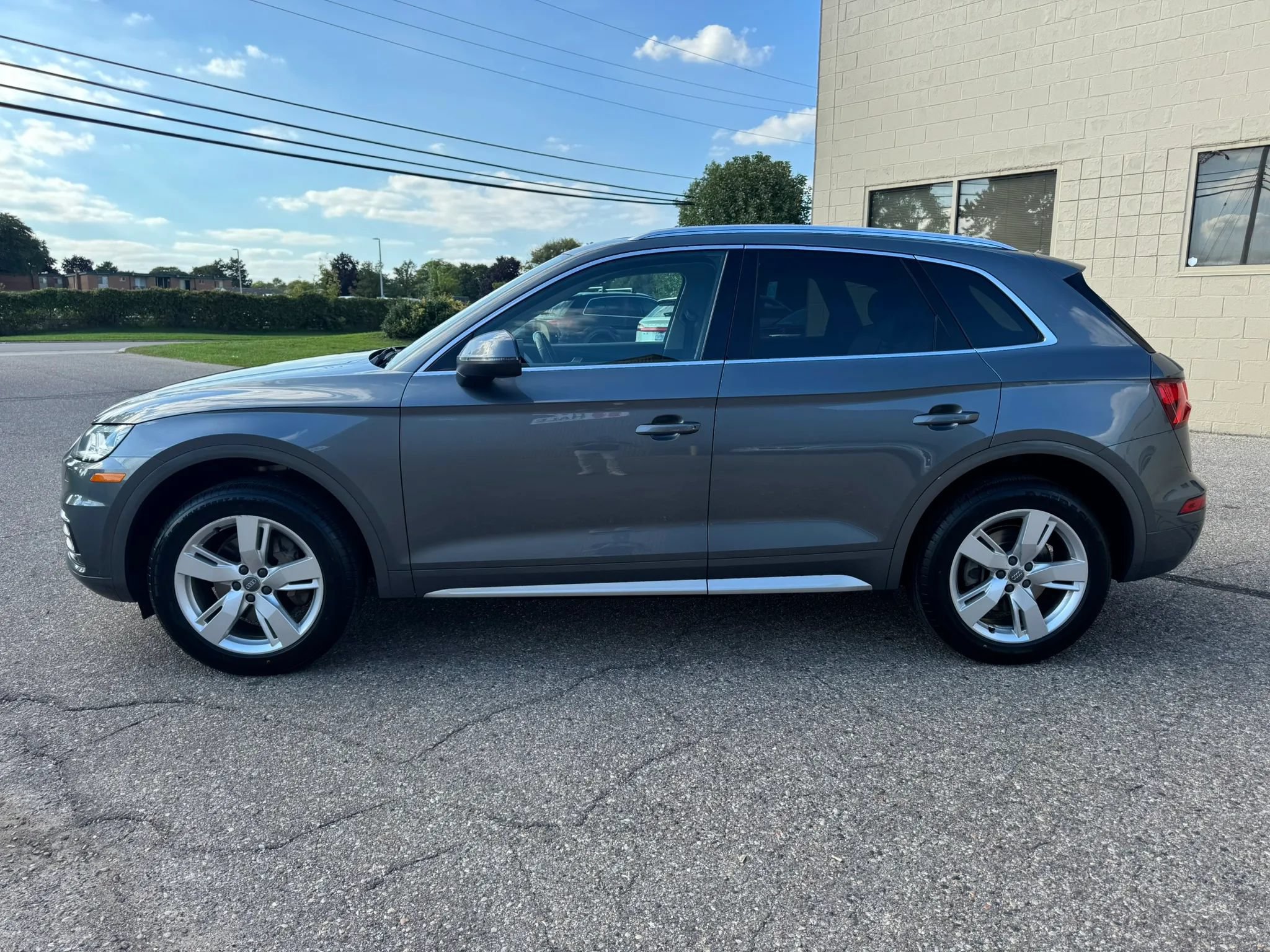 Used 2019 Audi Q5 2.0T Premium Plus w/ Premium Plus Package AWD/4WD image 5