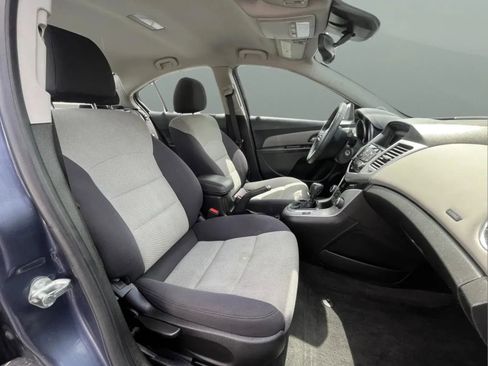 Used 2013 Chevrolet Cruze LS FWD image 6