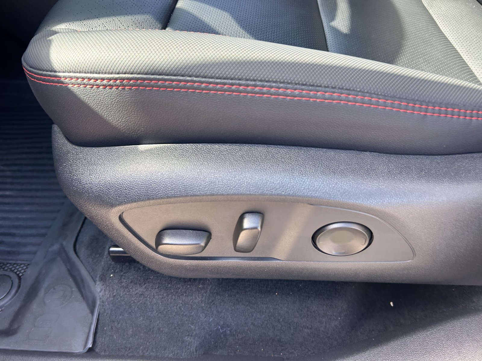 Used 2026 Chevrolet Traverse RS w/ LPO, Floor Liner Package FWD image 16