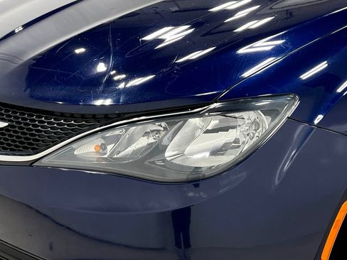 Used 2017 Chrysler Pacifica Touring w/ Tire & Wheel Group FWD image 38