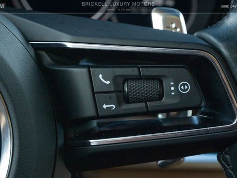 Used 2022 Porsche Panamera image 30