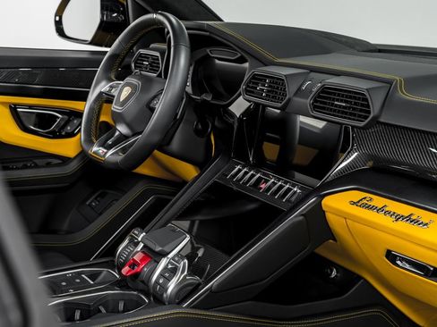 Used 2022 Lamborghini Urus AWD/4WD image 35