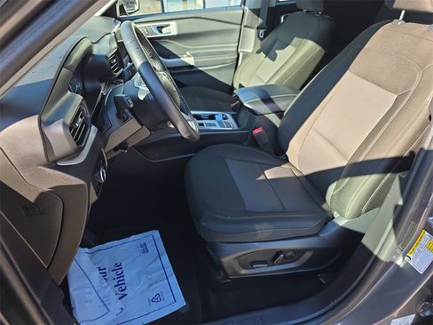 Used 2024 Ford Explorer XLT image 12