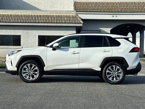 Used 2023 Toyota RAV4 XLE Premium image 7