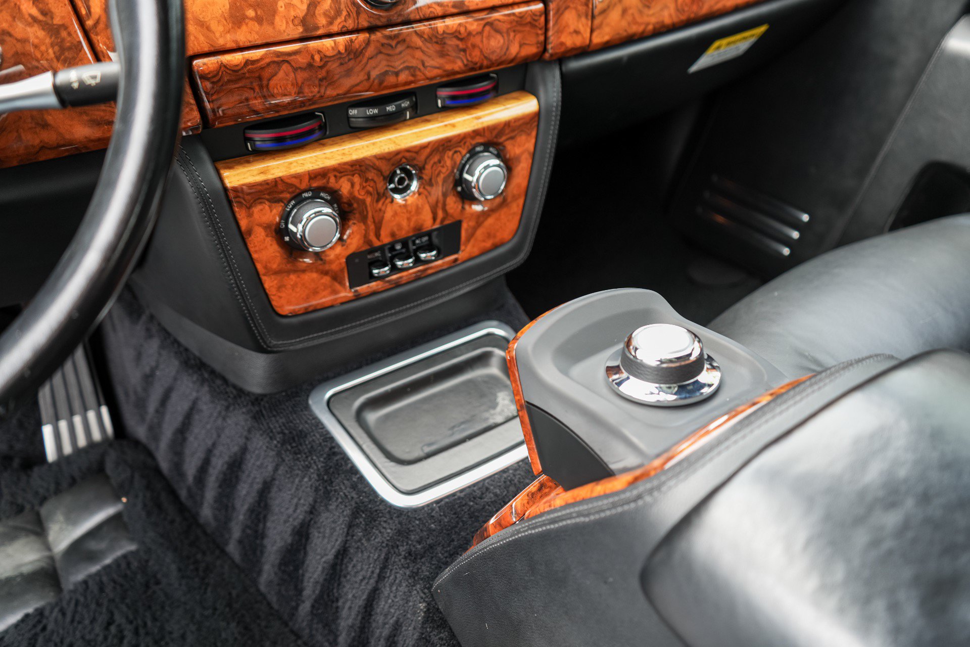 Used 2005 Rolls-Royce Phantom Sedan RWD image 16