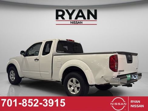 Used 2013 Nissan Frontier SV AWD/4WD image 5