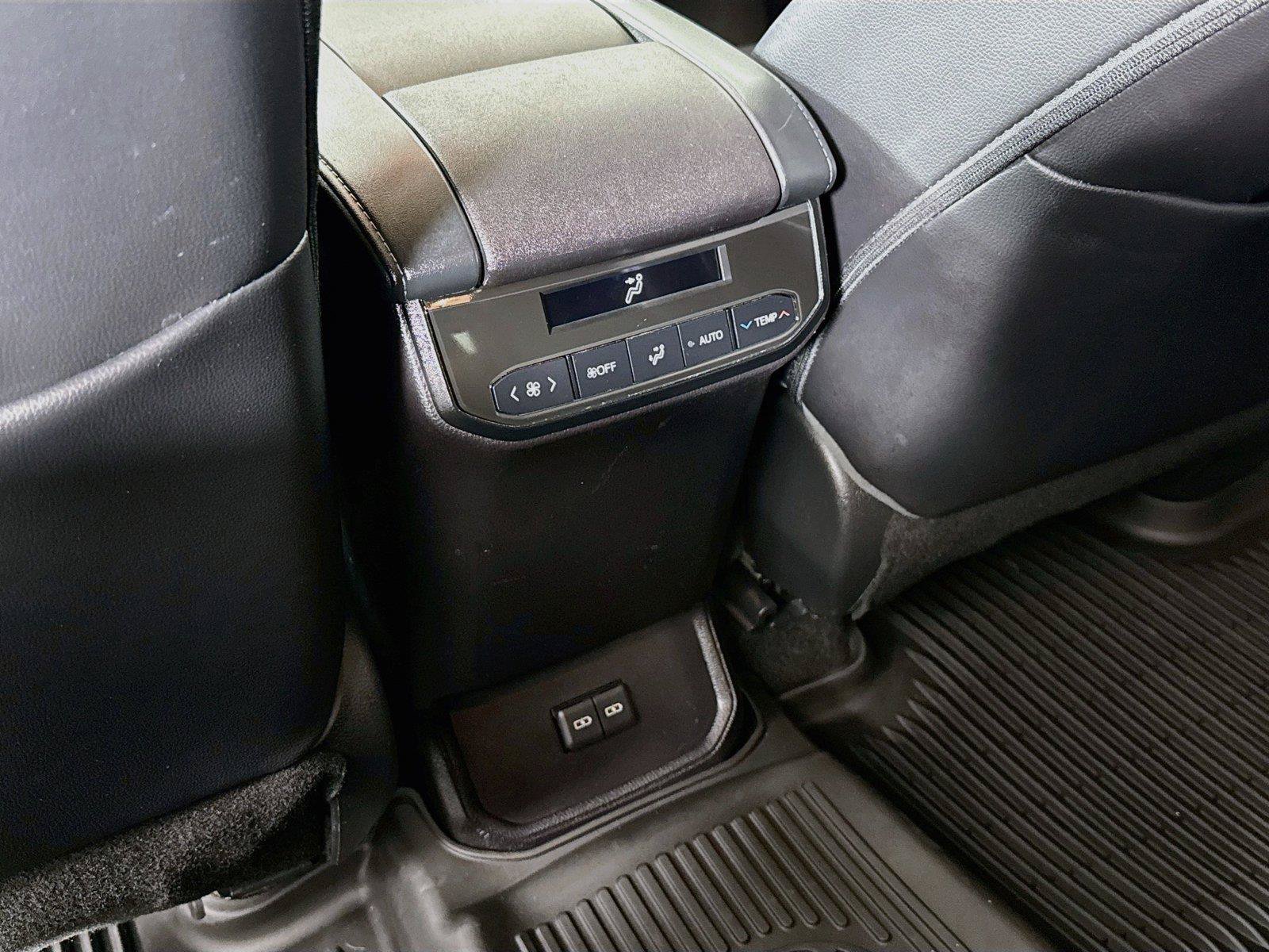 Certified 2023 Toyota Highlander XLE FWD image 38