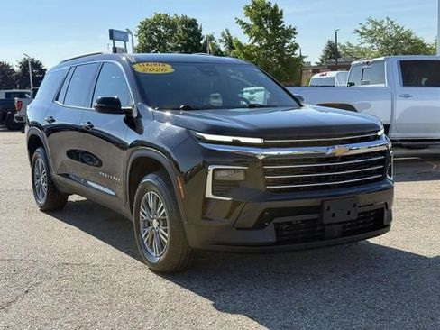 Used 2026 Chevrolet Traverse LT AWD/4WD image 4
