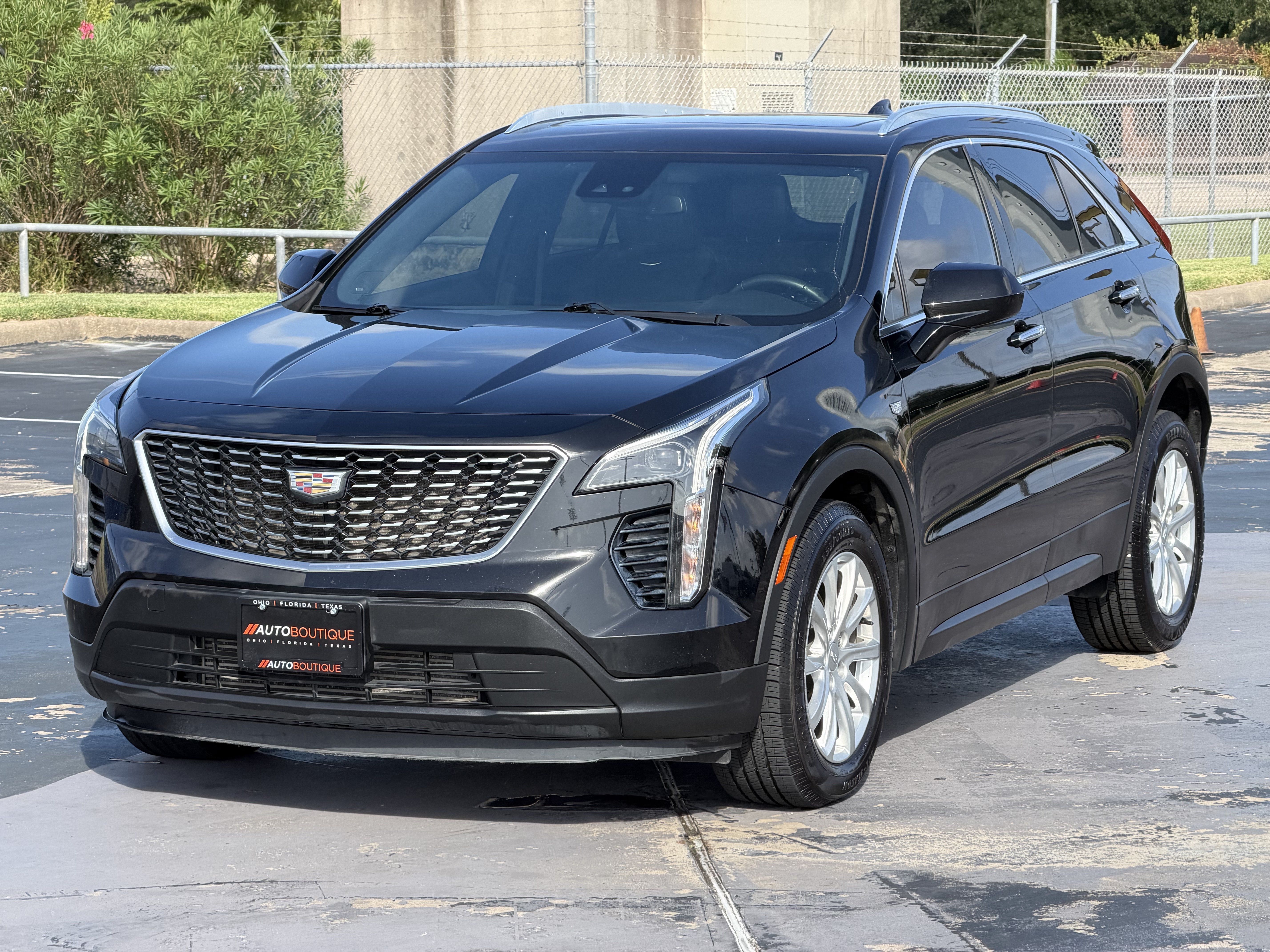 Used 2022 Cadillac XT4 Luxury w/ Cold Weather Package FWD image 5