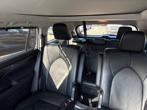 Used 2023 Toyota Highlander Platinum AWD/4WD image 30