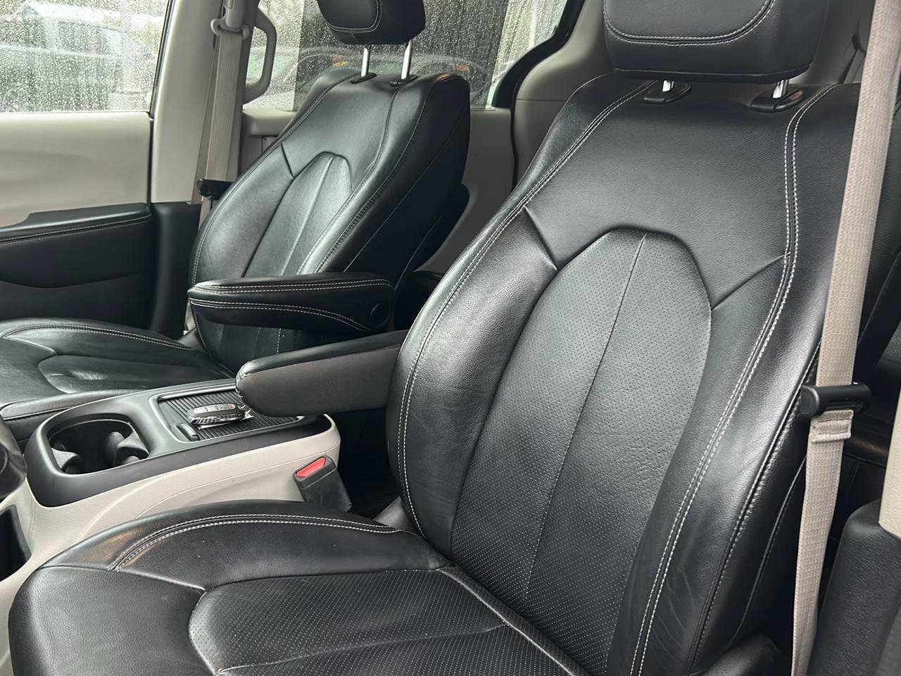 Used 2022 Chrysler Pacifica Touring-L FWD image 19
