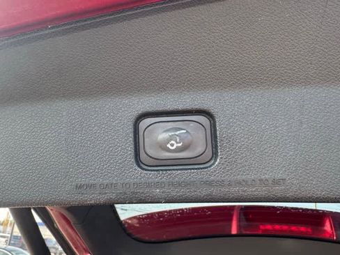 Used 2018 Ford Explorer XLT w/ Equipment Group 201A AWD/4WD image 14