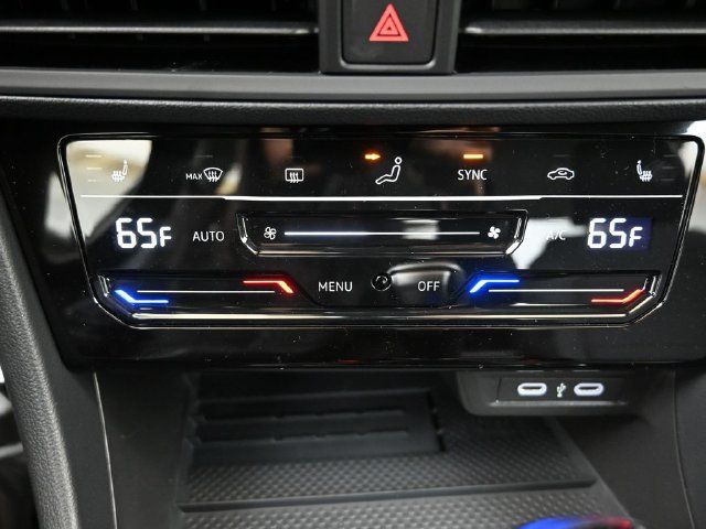 Used 2026 Volkswagen Jetta SE FWD image 31