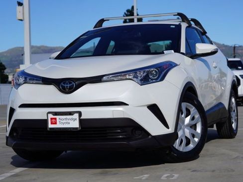 Used 2019 Toyota C-HR LE image 3