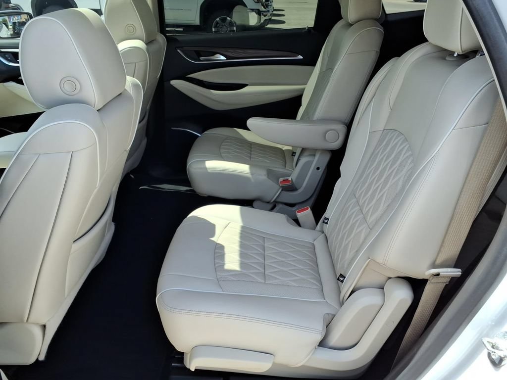 Used 2022 Buick Enclave Avenir w/ Avenir Technology Package FWD image 13