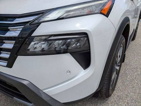 Used 2025 Nissan Rogue SL w/ SL Premium Package AWD/4WD image 5