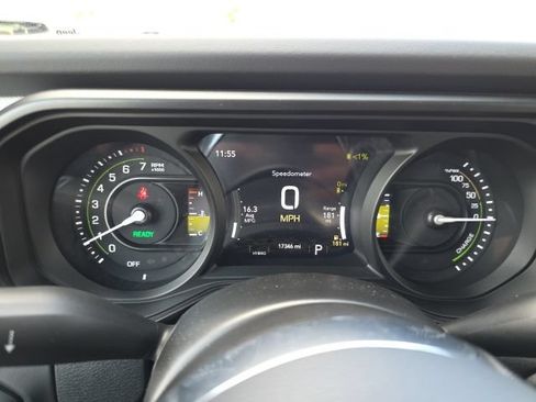 Used 2025 Jeep Wrangler Unlimited Sahara AWD/4WD image 23