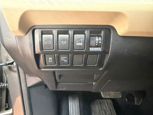 Used 2021 Subaru Ascent Premium w/ Convenience Package image 22