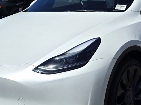Used 2023 Tesla Model Y Performance AWD/4WD image 8