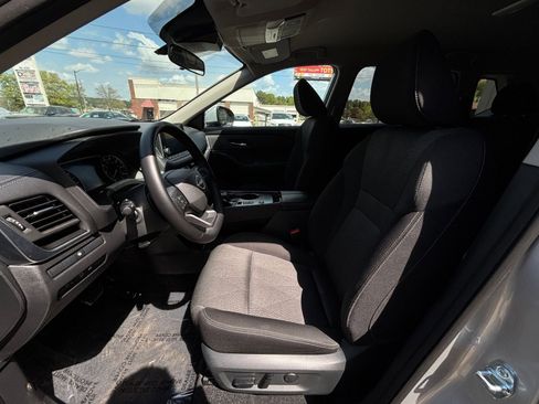 Used 2025 Nissan Rogue SV image 32