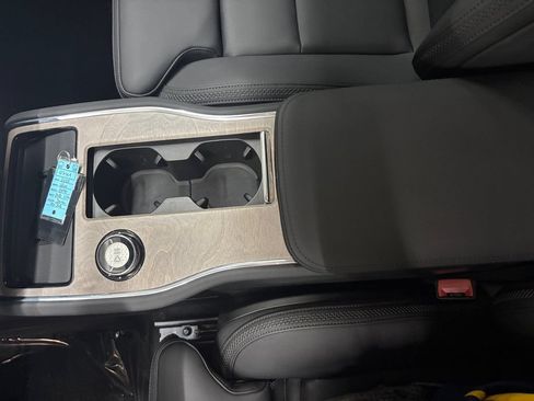 Certified 2025 Volvo EX90 Ultra AWD/4WD image 23